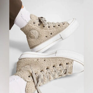 Converse Chuck Taylor All Star Lift Platform Sherpa Shoes Women’s Size 10 Casual